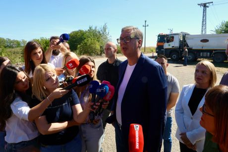 Aleksandar Vučić, Zapadnobački okrug, Phi akademija, Ratkovo, Odžaci