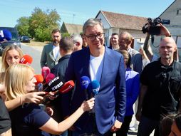 Aleksandar Vučić,  Zapadnobački okrug, domaćinstvo porodice Malbaša u selu Svilojevo, Apatin