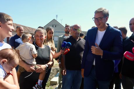 Aleksandar Vučić,  Zapadnobački okrug, domaćinstvo porodice Malbaša u selu Svilojevo, Apatin