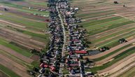 Mesto u kojem 5.300 ljudi živi uz jednu ulicu dugu 9 kilometara: Zovu ga "Mala Toskana"