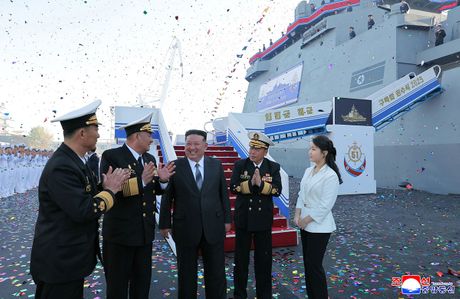 Sevreno Korejski novi ratni brod, Kim Džong Un