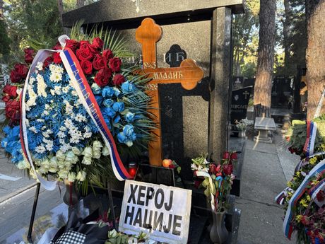 Grob, Ratko Mladić, Topčidersko groblje, grob Ratka Mladića