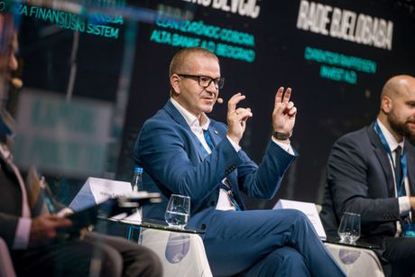 Marko Carević, Kapital u pokretu