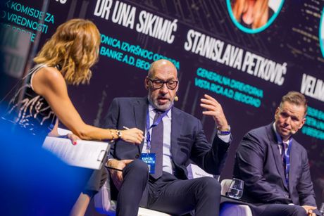 Lazo Ostojić, Kapital u pokretu