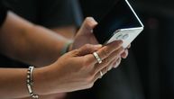 Godinama smo čekali preklopni iPhone, a sada se kupci plaše da ga otvore