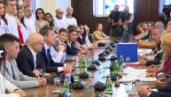 Predato 225.000 potpisa RIK-u! Predstavnici liste "Aleksandar Vučić - Ujedinjena Srbija" predali listu