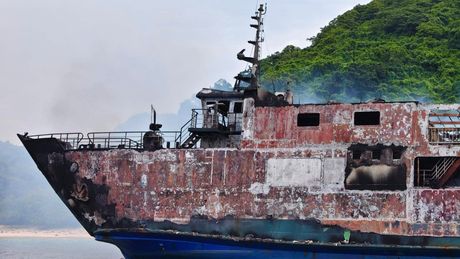 Filipini, brod, trajekt, MV June Džun  Aster, požar