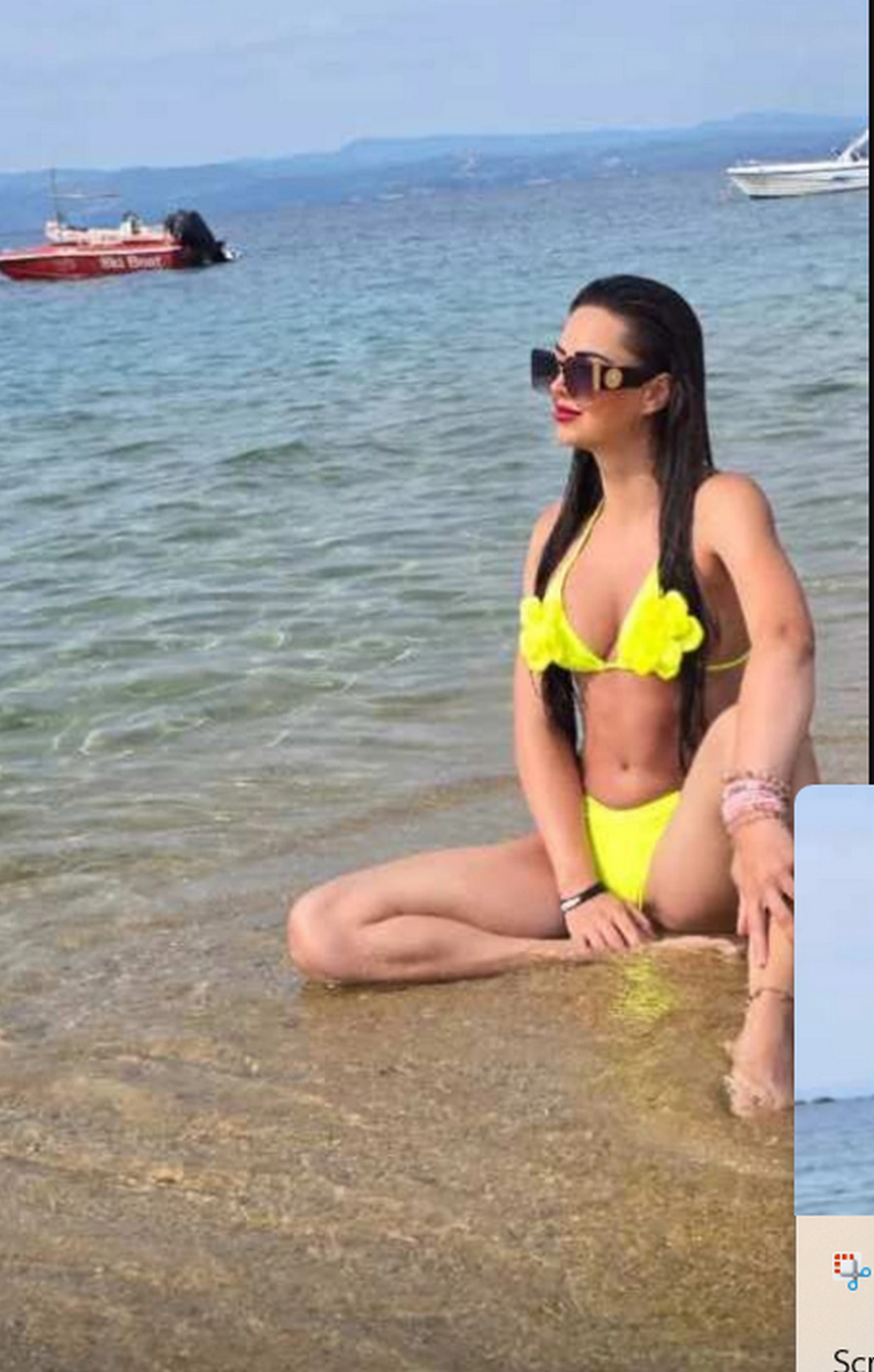 Ćerka naše pevačice podiže temperaturu na plaži! Pozama zabezeknula sve, a završila je težak fakultet