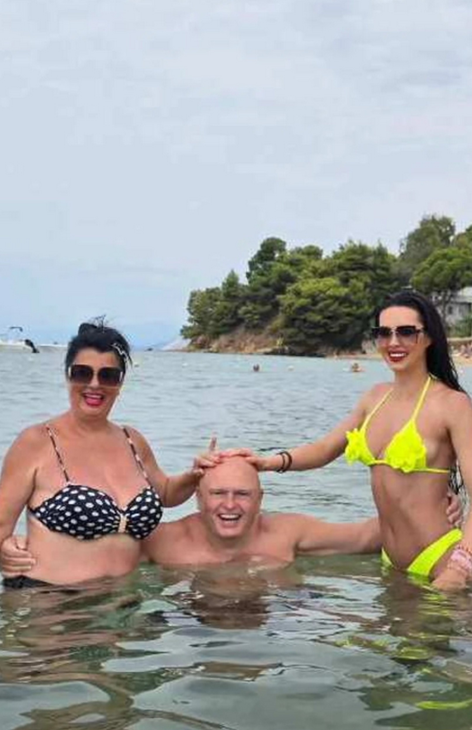 Ćerka naše pevačice podiže temperaturu na plaži! Pozama zabezeknula sve, a završila je težak fakultet