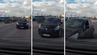 SNIMAK STRAVE KOD BGD AERODROMA: Reno ide pravo u njih, u autu beba i dete...Posle ovoga svi će vezivati pojas