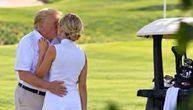 Donald Tramp poljubio Natali Harp? Ovo je istina o viralnoj fotografiji sa golf terena!