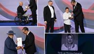 Nagrađeni vatrogasci, inženjeri, lekari, sportisti... Vučić povodom Dana nacionalne zastave uručio odlikovanja