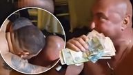 Đani posle svadbe završio polugo na podu! Oko njega muškarci bez majica, ljube ga u glavu, on jedva drži novac