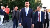 Ovo je sin Hašima Tačija, došao je u Hag da čuje presudu ocu