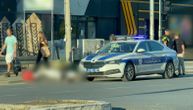 Potresne slike sa mesta nesreće na Karaburmi: Telo prekriveno čaršavom, sve vrvi od policije, prizor je užasan