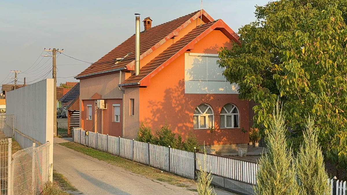 Pevačica prevremeno rodila sina, imala rak: Ovako danas živi! Posetili smo njen dom u Svilajncu, prizor je...