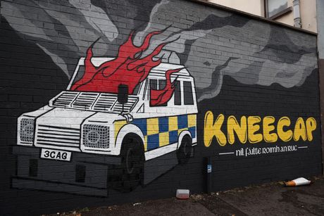 Kneecap, Irska, grafiti