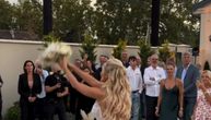 Evo ko je uhvatio bidermajer na venčanju Jelene Jovičić: Buket završio u rukama glumice (66), oduševila goste