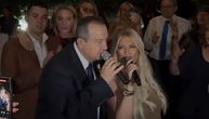 Ivica Dačić se latio mikrofona na svadbi Dee Đurđević: Zapevao poznati hit, a mlada najveselija na slavlju