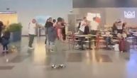Žestoka tuča na aerodromu u Skoplju: Putnici u šoku snimali, letela i stolica!