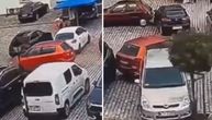 Žena (72) htela da izađe sa parkinga, pa slupala šest automobila: Kamera snimila totalni haos!