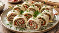 Tortilja rolat sa pršutom i krem sirom koji morate da probate danas: Grabiće se za poslednje parče