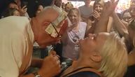 Snimak sa šabačkog vašara koji je ZGROZIO Srbe: Pevačica nabija mikrofon, a onda je nastupio Era Ojdanić!