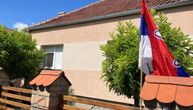 Iz ove skromne kuće u Ugrinovcima je otišla žena Darka Lazića: On stvara milione, a ovde mu je živela supruga