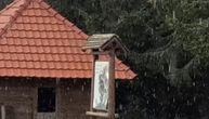 Pao prvi sneg u Srbiji! Ovo je snimak kako veje, evo šta kažu meteorolozi