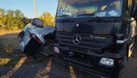Prve fotografije nesreće u kojoj je poginula mlada žena: Izgubila kontrolu nad vozilom i udarila u teretnjak