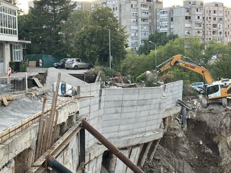 Vojvode Vlahovića, propalo gradilište, Voždovac