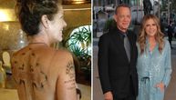 Žena Toma Henksa iznenadila "golišavom" slikom: Na leđima tetovaža pravoslavnog krsta, svi su primetili OVO