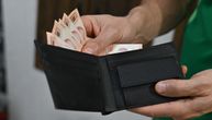 Šta se dešava sa 6000 dinara ako ih juče niste podigli: Pošte rade i danas, a ovo su rokovi za podizanje novca