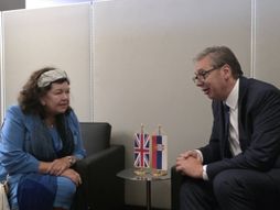 Aleksandar Vučić, Karen Pirs