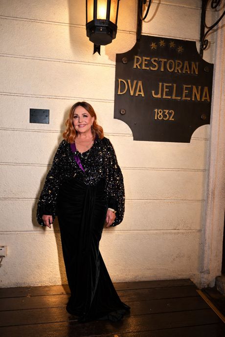 Ana Bekuta na otvaranju Dva jelena
