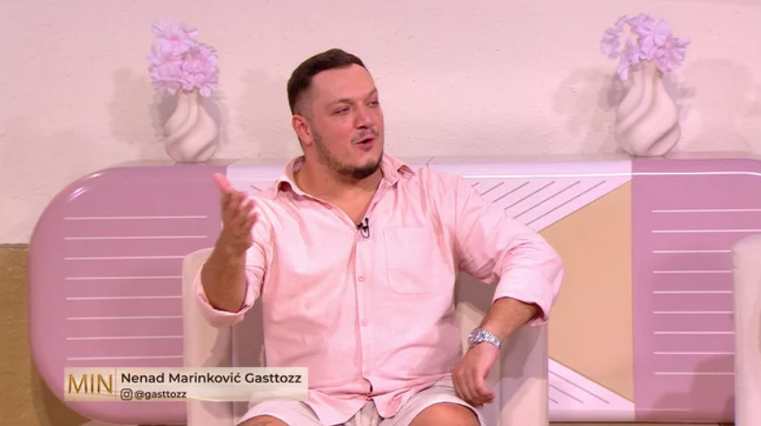 "Bio sam zaljubljen u tebe" Rijaliti učesnik šokirao Sanju Marinković: "Blokirala sam te kad si mi se udvarao"