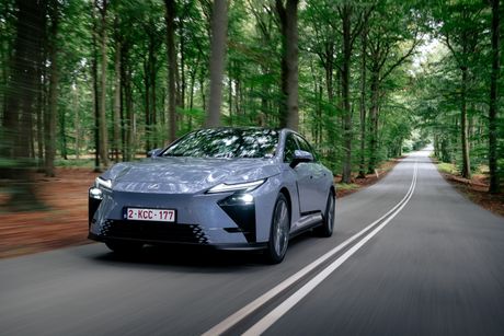 Lexus ES, vozili smo Lexus ES, Lexus, prva vožnja, auto test, električni automobili