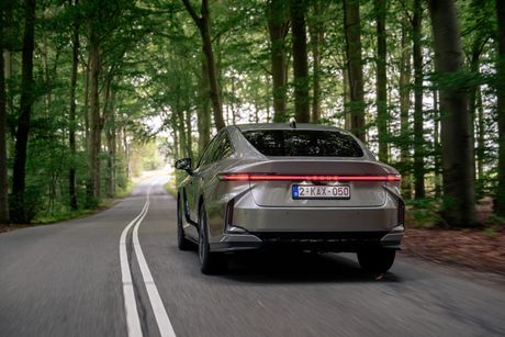 Lexus ES, vozili smo Lexus ES, Lexus, prva vožnja, auto test, električni automobili