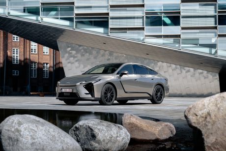 Lexus ES, vozili smo Lexus ES, Lexus, prva vožnja, auto test, električni automobili