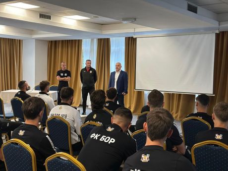 Dragoljub Zbiljić u poseti FK Bor