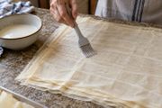 Kupovne kore mogu da budu kao domaće: Premaz od 3 sastojka daje piti mekoću i zlatnu koricu