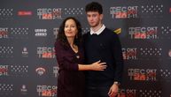 Ivana Žigon sa sinom ukrala poglede na Festu: ONA je blistala u crvenom, a evo ko je još od poznatih stigao