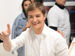 Ana Brnabić, Ujedinjena Srbija, predizborni skup u Areni