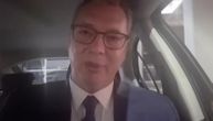 Vučić u automobilu ispred Arene: Poslao poruku građanima koju su došli na skup