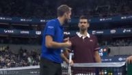 Pogledajte kako se Novak rukovao nakon diskvalifikacije Medvedeva: Evo šta mu je Rus rekao na mreži