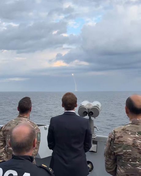 Emanuel Makron lansiranje rakete