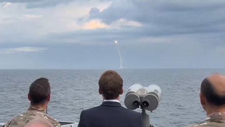 Emanuel Makron lansiranje rakete