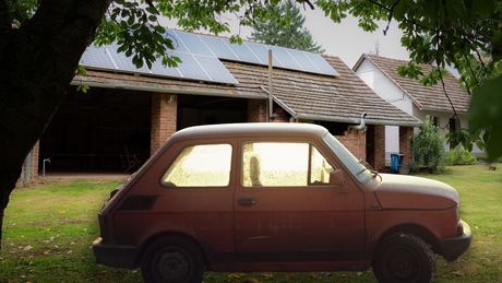 Stara seoska kuća sa baštom, Fiat 126