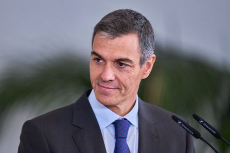 Pedro Sančez, Španija