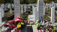 Prva godišnjica smrti Halida Bešlića: Evo šta smo zatekli na groblju u Sarajevu, jedan detalj slama srce